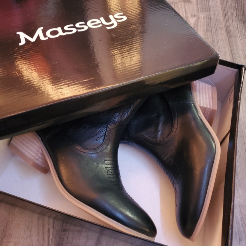 Masseys Mini-Cowboy boots